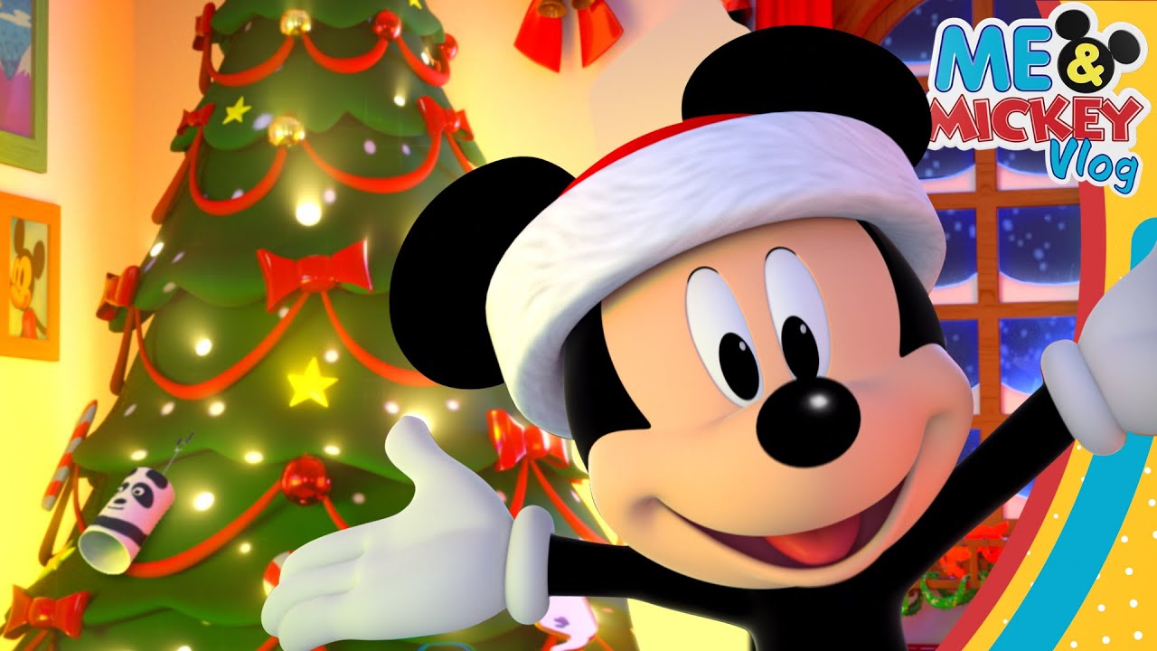 Help Mickey Mouse Decorate for Christmas 🎄, Me & Mickey, Vlog 80