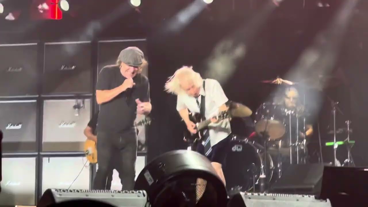 AC/DC live @ Powertrip: live debut of Shot in the Dark