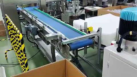 Cobots for collaborative and flexible automated palletizing solutions in material handling.