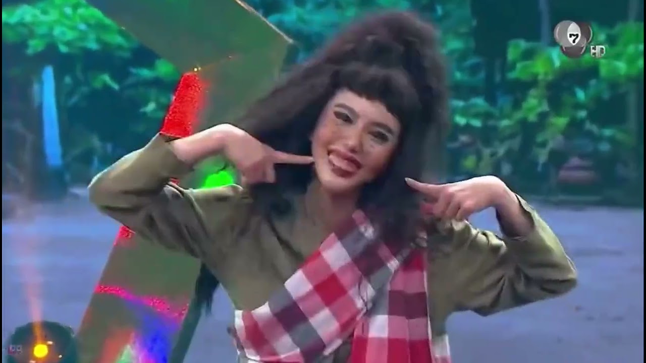 เพลงไม่เหมือนใคร เหมือนเวอร์ชั่นที่ 1 เลย MV เพลง มันจะคล้ายกับ เวอร์ชั่นปีพ.ศ2521 เพลงไม่เหมือนใคร 