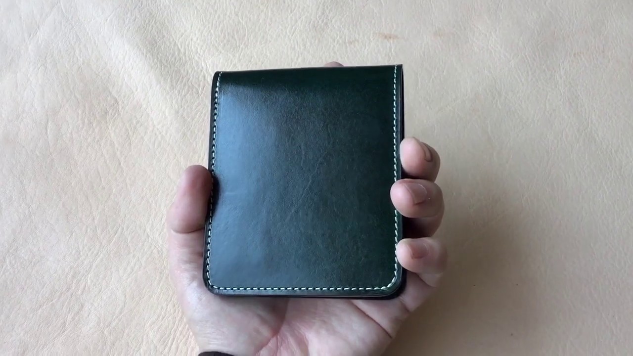 ルガトショルダーグリーン 二つ折り財布 - YouTube