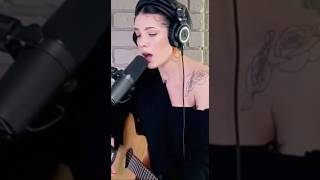 Halsey performs Finally//beautiful stranger #halsey #youtubeshorts #halseylive Resimi