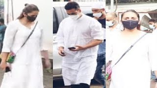 After Akshay Kumar Mom Death , Huma Qureshi With Ashok Pandit Visit Anand L Rai Mother Funeral