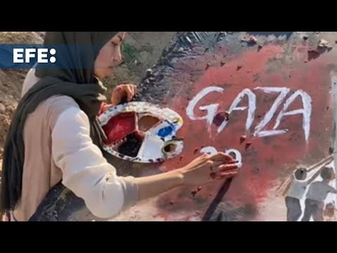 Una pintura entre escombros convierte en arte reivindicativo las cifras de guerra en Gaza