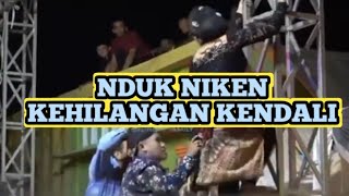 NDUK NIKEN MAIN PENTULAN SAMPEK KEHILANG KENDALI