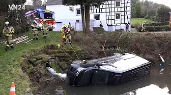 VN24 - Van ends up in a fishing pond - fire department handles the recovery