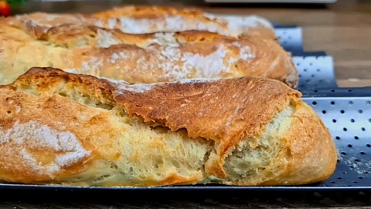 Самый простой рецепт багетного хлеба, который я когда-либо видела🥖 Не нужно ничего вымешивать.
