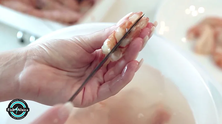 Cleaning Prawns with Claire Reis