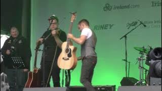 DEREK RYAN BAND PT. 1 @ ST PATRICK'S WEEKEND IN TRAFALGAR SQUARE 19/03/17
