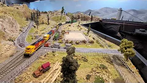 Tehachapi loop, Caliente, Cable, Monolith, Bealville and Rosamond on 4HCDs in N scale