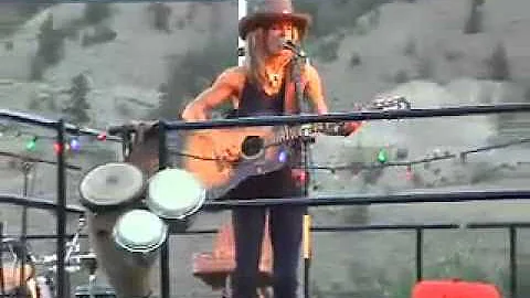 Leslie Alexander at Desert Daze