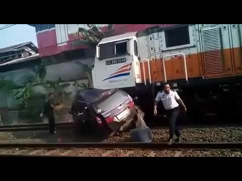 Kecelakaan Di Perlintasan Kereta Api Bulak Kapal Bekasi