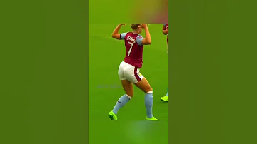 يبدو آن Cr7 لديها نظيرتها في كرة القدم النسائية مع اليشا اليمان مع 7على الظهر و هوا اسطوري Shorts 