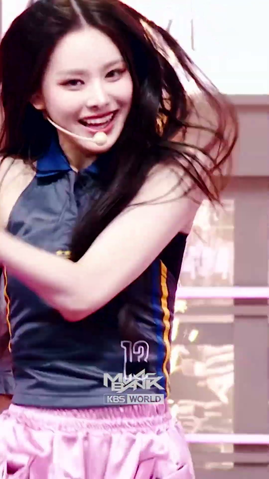 IZNA - izna #IZNA #izna #イズナ #이즈나 #Shorts #MusicBank | KBS WORLD TV