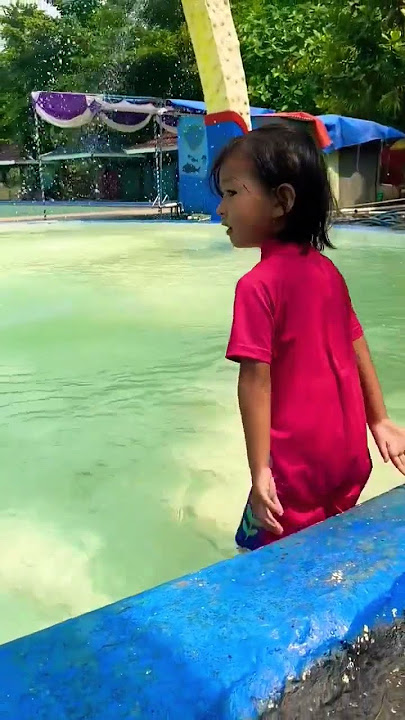 Kocak Halimah turun ke kolam mau pipis 😂