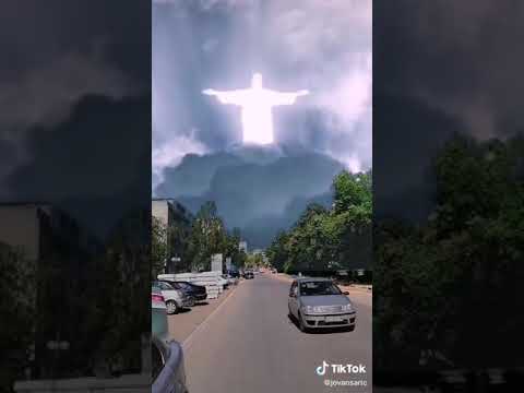 Penampakan yesus di langit cerah