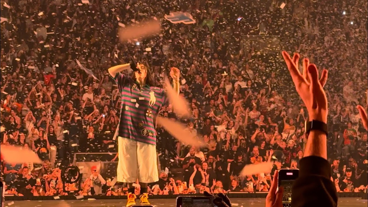Billie Eilish - Birds of A Feather (Toronto N2 2024) Billie Eilish - Birds of A Feather (Toronto N2 2024)