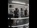 趣味で週1通いの18歳(青グローブ)VS元プロボクサーの46歳トレーナー(金グローブ)のスパーリング1～4R