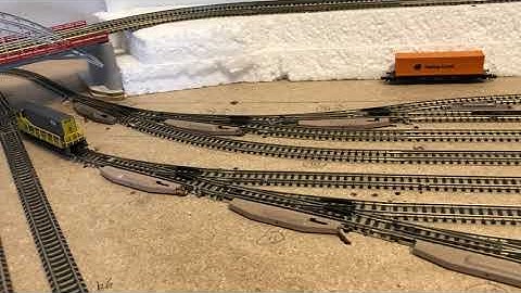 Lok NS2200 Minitrix van Rangeer naar Lokloods