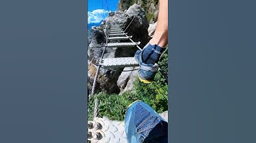Crossing a Tibetan bridge - 360° live action adventure on a fixed rope route