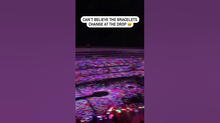 Bracelets at concert that change with the music.  #amazing #music #concert #bracelet #trending