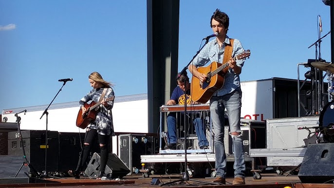 "BIG CITY" Mo Pitney cover of Merle Haggard song from Kickin Up Kountry,  Karlstad Mn June 10, 2017