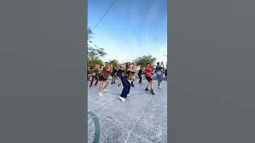 Ambyarpeople nemen banget nih di malioboro😍 #dyahayuel #dance #ambyarpeople #yogyakarta #malioboro