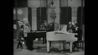 Video voorbeeld van "Lelio Luttazzi & Johnny Dorelli - Piano Jazz - Ieri e Oggi (Live) - 1967"