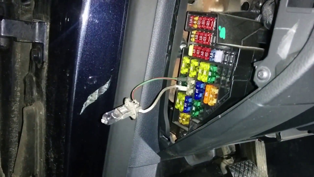 VW Passat MY2011 windscreen washer pump relay and fuse ... vw gti fuse diagram 