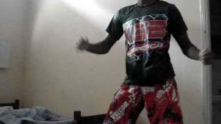 Marron Dançando Kuduro.