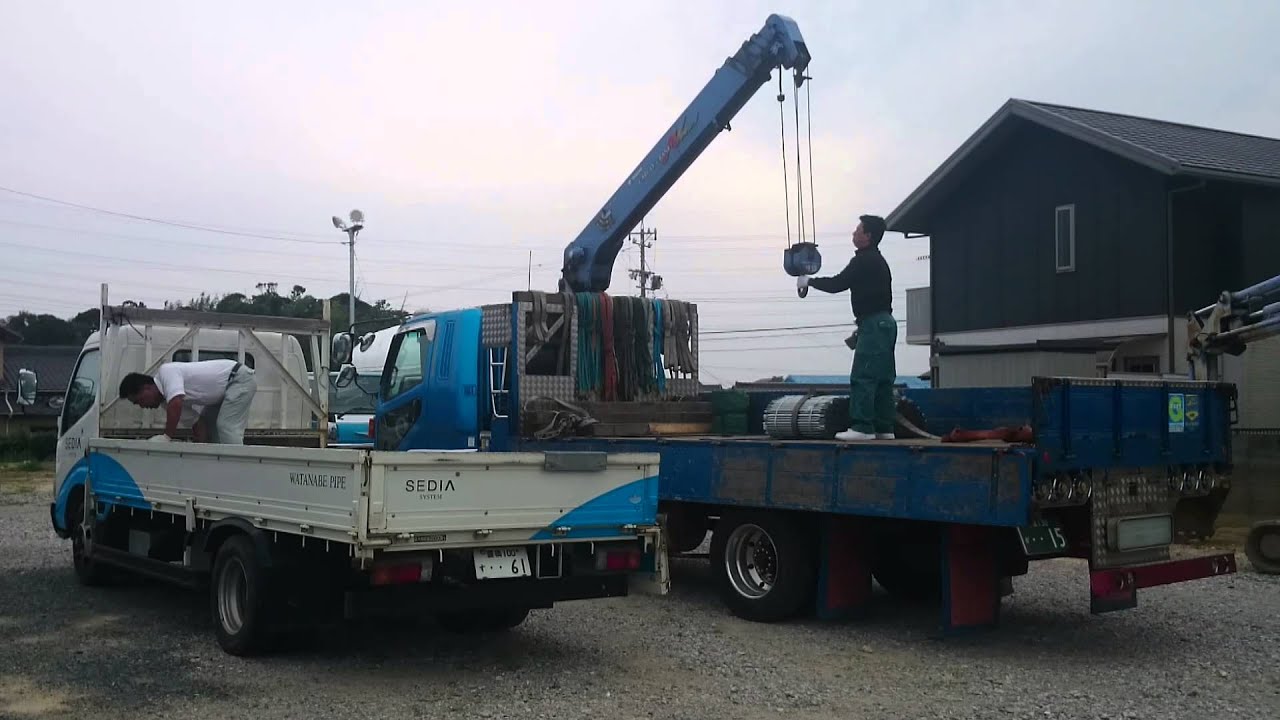 2トン車からユニック車で荷物を積み替え Youtube