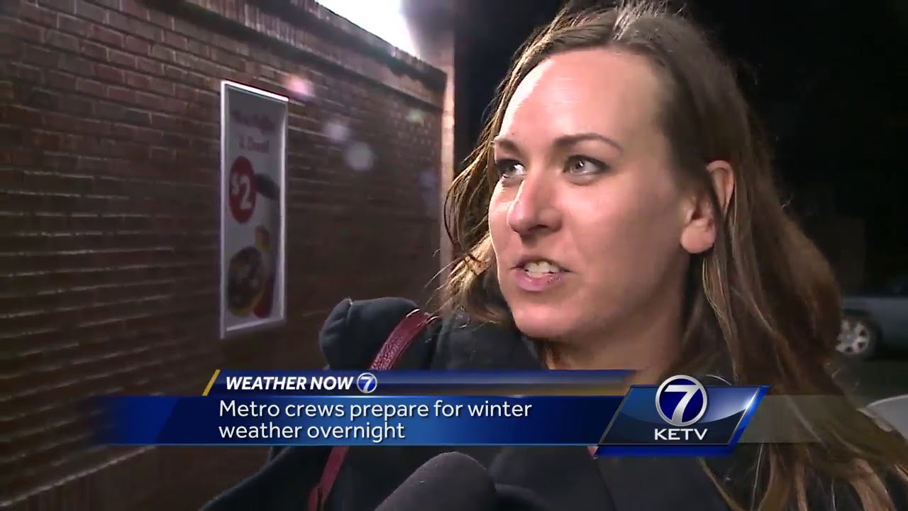 Metro crews prepare for winter weather overnight - YouTube