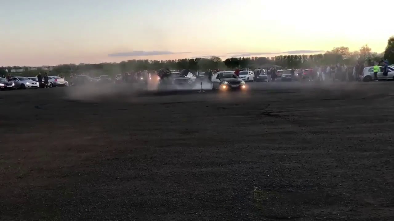 Lexus IS200 diffing at Strathy Sundays - YouTube