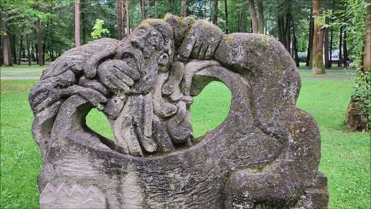 MYŚLENICE - ZARABIE - spacer . (Zamek , park )