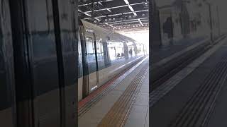 E5系200系カラー新幹線入線JR仙台駅
