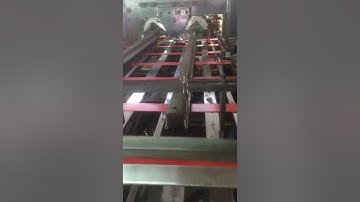 Automatic lock seaming machine for fancy can or cookie tin can