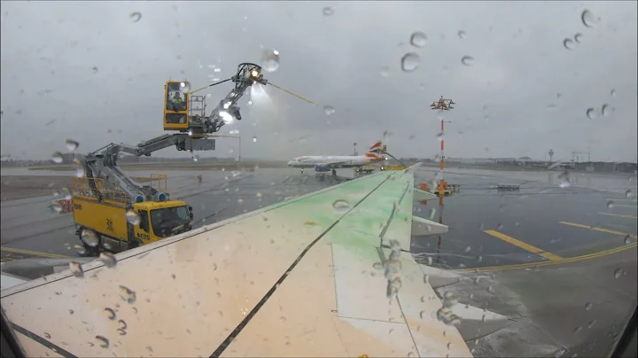 Lufthansa A320 de-icing and winter takeoff in Munich I 4K60