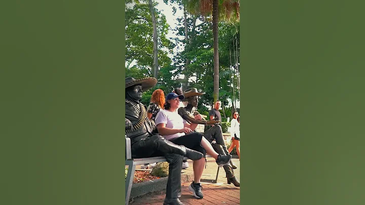 pose like them 🏃‍♀️🤣 #prank #funny #fun #mahdi_fun #shorts #viral #explore #jokes #comedy