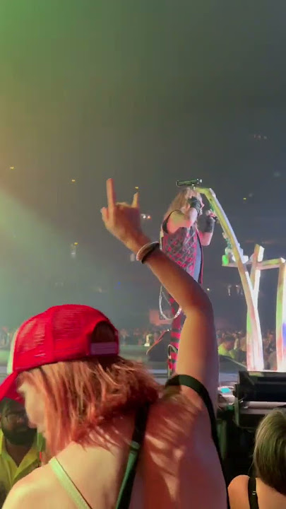 Women still flashing Vince Neil after all these years.  Motley Crüe Stadium Tour, Toronto 2022