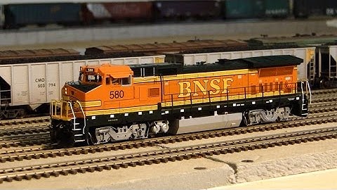 Atlas BNSF Dash 8-40BW #580 LokSound Select