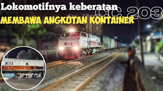 MOMEN YANG JARANG TERJADI ‼️kereta api barang kontainer di tarik lokomotif CC 203 sampai berapi