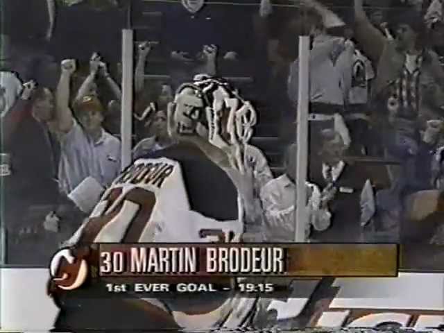 New Jersey Devils re-sign goalie Martin Brodeur 
