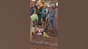لحظة سقوط فارس من فوق الحصان مغمى عليه بموسم اولاد عبدون خريبكة 2023 