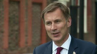 ハント外相、「私は信頼できる人物」　独占インタビュー