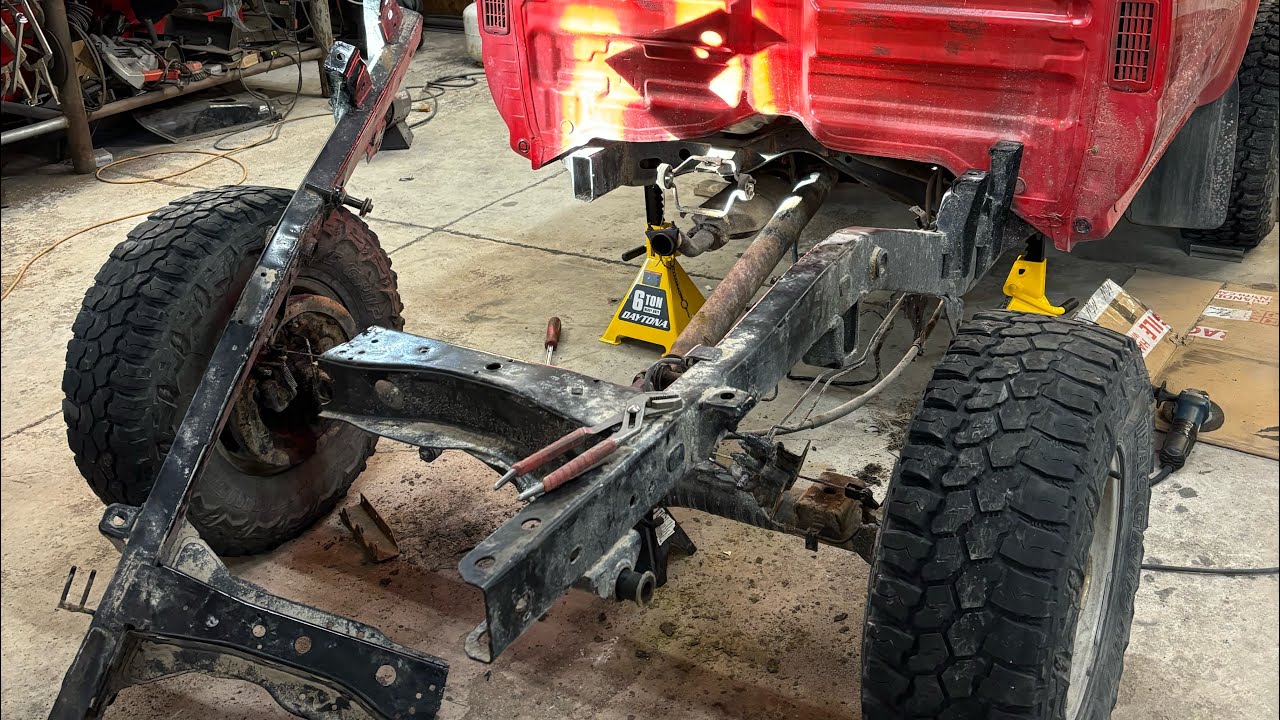 Installing a spool in my 1990 Toyota pickups rear end! Permanent Locker ...