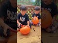 🎈セロテープはったら割れないって言ったから…😄隣で全然驚かなかったけんちゃん😁#風船 #shorts