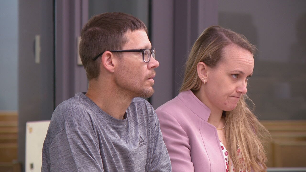 Indiana father accused of leaving kids in car at casino - YouTube