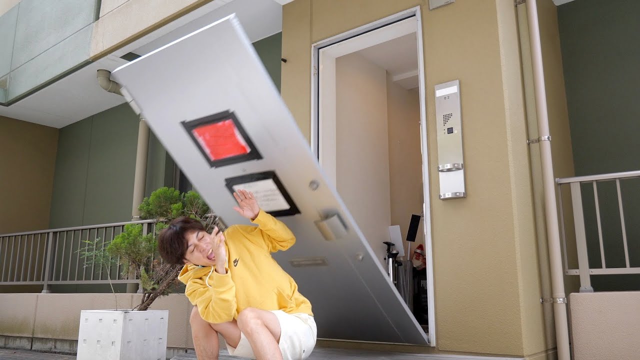絶対にケガする重い扉を倒してみた結果wwwwww