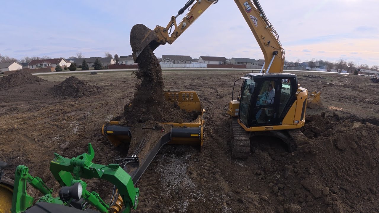 DEERE and CAT'Z play together