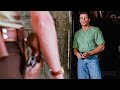 Jean Claude Van Damme pelea contra dos tipos y una excavadora | Ganar o morir | Clip en Español